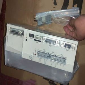 Controlador de Alto Rendimiento UR1BG3-008Z-1KC-2TA-N |   Componentes Electrónicos Auténticos - Product Image 1