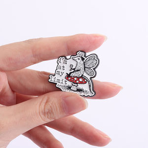 蝴蝶翅膀的负鼠坐在蘑菇珐琅别针上我在我的极限有趣的胸针翻领徽章珠宝批发 - Product Image 4