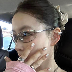 Nuevas Gafas de Sol sin Marco para Mujer, Metal Negro, Lentes de PC con Protección UV400, Moda Y2K, Protección Solar para Verano, Atuendos de Viaje - Product Image 1