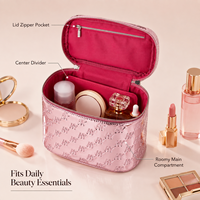 Sac cosmétique personnalisé en gros avec logo, finition métallique rose, motif gaufré, double fermeture éclair, trousse de maquillage portable