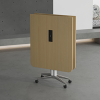 Table de conférence en bois massif au design moderne, avec fonctionnalités réglables, matériaux écologiques, usage commercial
