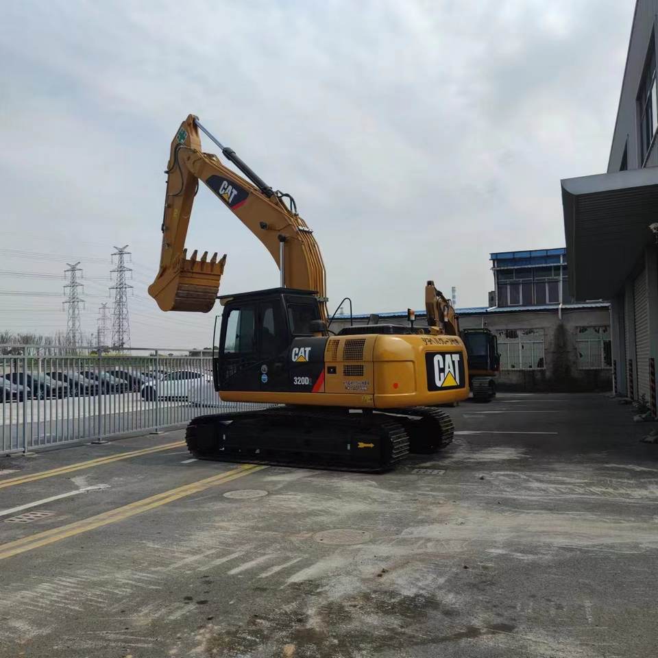 Japan Made Original Caterpillar 320D2 Tracked Escavator ,CAT 320C 320CL 320D 320D2 20 Ton Crawler Digger on Stock
