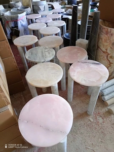 Mini <span class=keywords><strong>table</strong></span> d'appoint de luxe <span class=keywords><strong>ronde</strong></span> moderne en pierre de marbre d'onyx rose naturel pour chambre à coucher pour filles - Product Image 2