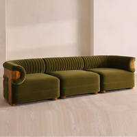 Muebles de lujo privados hechos a medida para sala de estar, sofá Chesterfield modular de terciopelo de tres plazas con estructura de madera de raíz.