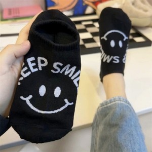 Chaussettes unisexes invisibles à motif visage souriant, avec slogan 'Keep Smile', douces, respirantes, confortables, pour usage quotidien et mode. - Product Image 5