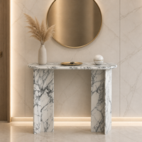 Table console contemporaine sur mesure en marbre blanc Arabescato, plateau semi-ovale en pierre, pieds en dalle, pour entrée, appartement, villa, hôtel