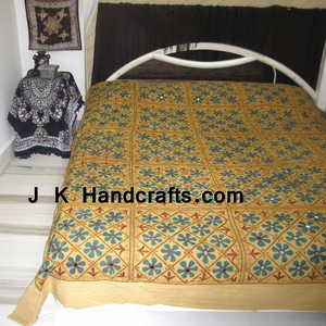 Hermosa ropa de cama étnica hecha a mano - Product Image 1