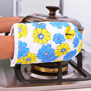 <b>Microwave</b> Oven Insulated Gloves Two-Piece <b>Set</b>, Thickened, High Temperature Resistant, Heat-Proof, and Scalding Insulated Gloves - Product Image 3