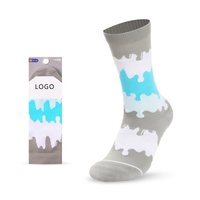 Chaussettes de patin à roulettes pour hommes Street Wear Fancy Puzzle Rainbow Color Crew Chaussettes de sport