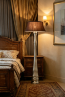 Lampadaire moderne de luxe en métal argenté en spirale avec abat-jour en tissu marron foncé pour salon, chambre à coucher, hôtel, projet d'éclairage personnalisé