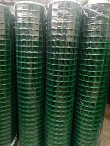 1/6 Düşük Fiyatlı 6 Gauge Kaynaklı Tel Örgü Çit 4x4 Yeşil PVC Kaplı Kare Delikli Demir Tel Örgü Yuefan Marka 30m Rulo - Product Image 2
