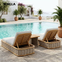 Série Moutar : Chaise longue de jardin moderne en teck, lit de soleil robuste en osier, ensemble de mobilier de patio imperméable