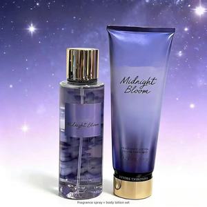 Nuovo Set Victoria Aqua Kiss: Lozione Corpo e Spray Profumato 236mL, Kit Idratante per il Corpo - Product Image 1