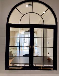 Fenêtre antique française horizontale cintrée en acier et fer forgé, sur mesure, pour rénovation d'église et de musée, cadre fin de qualité extérieure - Product Image 5