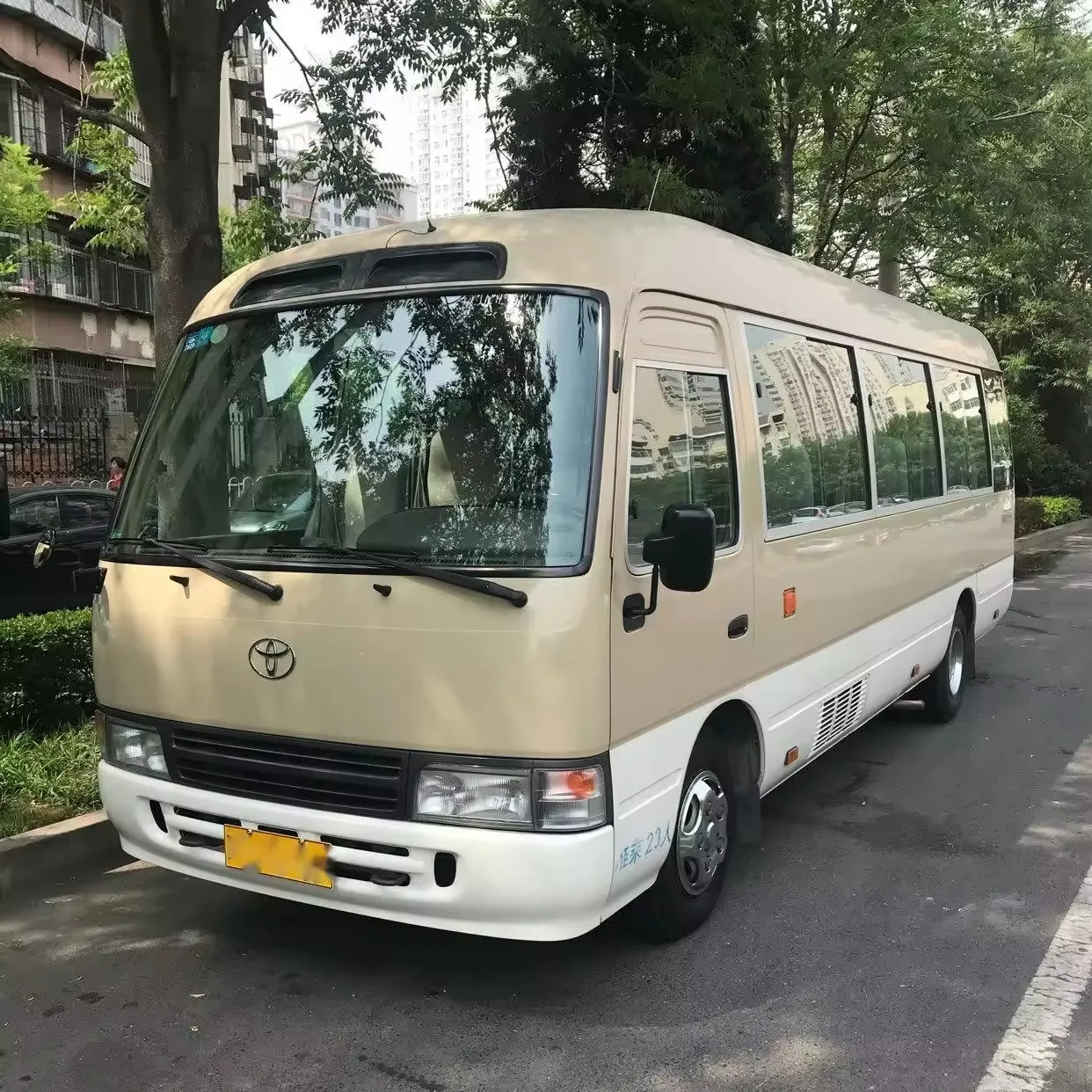 Venta caliente de lujo VIP Coaches Autobuses de segunda mano y posavasos Autobus To-yo-ta Coaster 30 Seaters Passenger For Sale