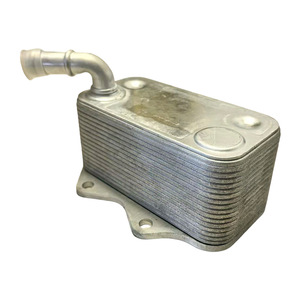 อะไหล่ทดแทนชุดระบายความร้อนน้ำมันเครื่อง Audi A6L C6 2.0T รุ่น 06D 117 021C - Product Image 1
