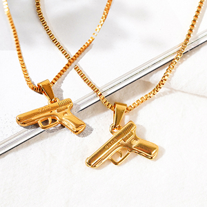 Collana Hip Hop con Ciondolo a Forma di Pistola per Uomo e Donna, Accessorio Personalizzato in Acciaio Inox Placcato Oro 18k - Product Image 1
