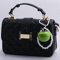 Porte-clés pomme 3D en résine en gros avec perles et fermoir cœur, breloque mignonne en forme de fruit pour sac à main, sac à dos, accessoire cadeau