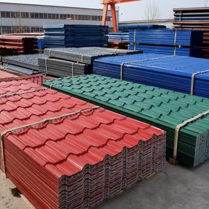 Tôle de toiture en <span class=keywords><strong>acier</strong></span> coloré à bord plié, tôle de couverture métallique courbée <span class=keywords><strong>pour</strong></span> un revêtement de toiture durable et résistant aux intempéries - Product Image 1
