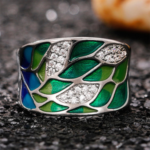 Anello Unisex con Design a Foglia Colorata, Anello Ispirato alla Natura - Product Image 3