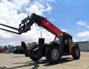 Maquinaria de Elevación de Primera Calidad, Montacargas con Brazo Telescópico 4x4 STH1056A de 17 m y 4.5 Toneladas para Tareas de Construcción en Campo - Product Image 3