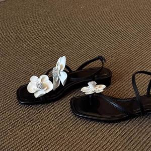 Tendances de la mode estivale : sandales à bout ouvert pour femmes, polyvalentes avec un design à lanières et une jupe résistante. - Product Image 5