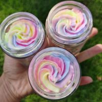 Unicorn Color Vegan Whipped Body Butter voor droge, donkere huid, verrijkt met fruit-ijs, matcha, acai, roos en collageen.