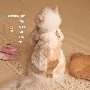 Gilet Invernale per Gatti Stile Carino e Caldo, Antivento, con Motivo Cupcake Sfumato Argento per Gattini British Shorthair - Product Image 3