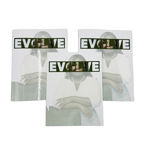 Impression de brochures et magazines à couverture souple de haute qualité avec reliure agrafée, papier couché brillant, vernis sélectif et découpe kiss-cut pour la publicité - Product Image 6