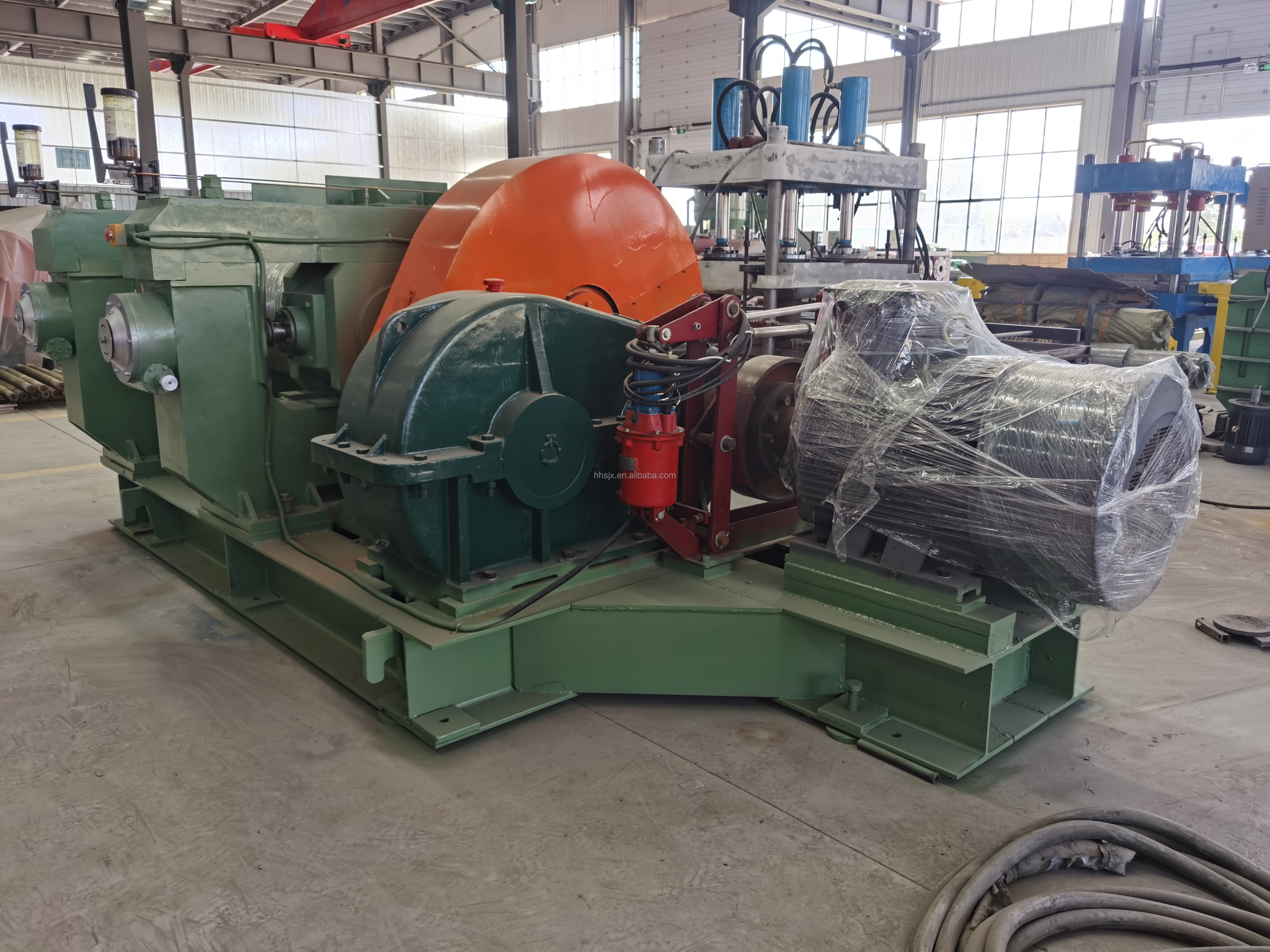 Complete set of radial tire crushing equipment waste truck tire recycling production line