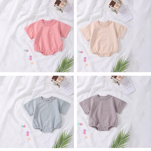 Collection tendance Combinaison bébé en coton biologique doux à manches courtes, ample, une pièce, utilisable toute l'année - Product Image 2