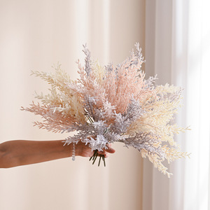 Bouquet Artificiel 5 Têtes en Plastique Pin Brumeux Blanc Gris Champagne pour Mariage et Décoration Intérieure - Product Image 1