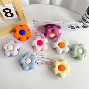 ที่วางโทรศัพท์แบบแม่เหล็กยืดหดได้ ลายการ์ตูนดอกไม้ น่ารักสำหรับสาวๆ - Product Image 3
