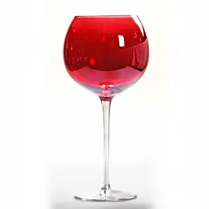 थोक चीन अच्छा डिज़ाइन 650 मिलीलीटर रंगीन ग्लास कप यूरोपीय शैली वेडिंग वाइन ग्लास लक्जरी अद्वितीय रेड वाइन ग्लास