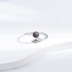 แหวนเงินแท้ 925 ประดับพลอยหลากสี ดีไซน์เปลือกหอยเคลือบสี ปรับขนาดได้ แฟชั่นเรียบง่ายสำหรับสาวๆ ราคาโรงงาน - Product Image 1