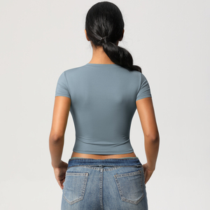 T-shirt court moulant à manches courtes pour femme, col rond, extensible et respirant, idéal pour l'entraînement sportif estival - Product Image 5