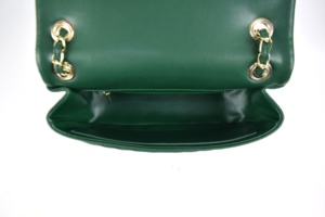 Bandoleras acolchadas con cadena de Metal para mujer, bolsos de hombro acolchados con cuello en V - Product Image 5