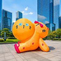 Personnage de dessin animé gonflable géant personnalisé, double chat gonflable mignon orange assis, modèle de chats jumeaux gonflables pour centre commercial