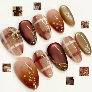 Faux Ongles de Noël Rétro Haut de Gamme 24 Pièces Courts Amande Motif Rouge Vert Nostalgique Vente en Gros pour les Fêtes - Product Image 2