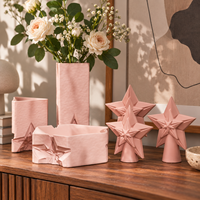 Plateau en céramique rose et collection de sculptures étoiles – Décoration géométrique pour la maison, idéal pour la présentation sur table