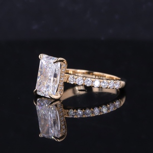 แหวนเพชรแล็บ 18k ทองคำ ประดับเพชรแล็บทรงเรเดียนท์คัท แหวนหมั้นแฟชั่นสุดหรู - Product Image 3