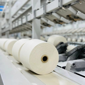 เส้นด้ายคอตตอน 100% แบบ Core Spun หวีละเอียด ป้องกันแบคทีเรีย และเป็นมิตรกับสิ่งแวดล้อม ลายดิบ สำหรับงานถักและทอ - Product Image 1
