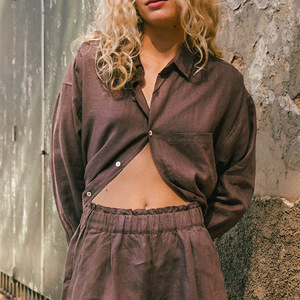 2025 nuova <span class=keywords><strong>camicia</strong></span> oversize hawaiana <span class=keywords><strong>camicia</strong></span> Casual da caffè <span class=keywords><strong>marrone</strong></span> <span class=keywords><strong>camicia</strong></span> di <span class=keywords><strong>lino</strong></span> a maniche lunghe personalizzata - Product Image 4