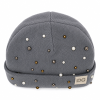 Bonnet en acrylique doux tricoté avec logo personnalisé, étiquette tissée, décoration perles et clous métalliques, pour femme, usage quotidien hiver, vente en gros usine