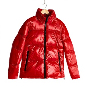 Chaqueta Acolchada Roja para Hombre, Cuello Alto, Cierre de Cremallera, Resistente al Viento, Rellena de Plumón, Ropa de Invierno Informal, Material Grueso de Poliéster - Product Image 1