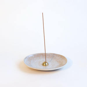 BECORA - Porta Incienso Hemisférico de Latón Macizo Sin Lacar, <span class=keywords><strong>3</strong></span> Orificios, Soporte Duradero para Incienso en Barra, Meditación Zen en Interiores, Aromático - Product Image 2