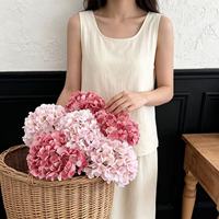 Kepala Bunga Hydrangea Tiruan yang Menyerupai Asli dengan Kelopak Sutra Tahan Lama untuk Buket Pernikahan dan Hiasan Meja
