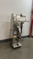 Équipement d'emballage automatique vertical en acier inoxydable pour l'emballage de noix, granulés, liquides et huiles comestibles en sachets