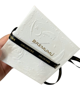 Papel de algodón blanco personalizado persiana 3D repujado estampado en oro caja de embalaje para joyería - Product Image 1
