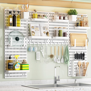 ชั้นวางของติดผนังแบบ Pegboard ยี่ห้อ Qinfeng พร้อมถ้วยดูดสุญญากาศสำหรับติดตั้งในครัว ห้องน้ำ และใช้ในบ้าน - Product Image 1